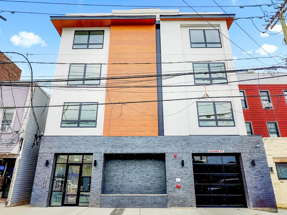 6710 Park Ave in Guttenberg, NJ - Building Photo