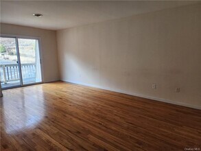 18 Pavilion Ridge Way-Unit -7 in Suffern, NY - Foto de edificio - Building Photo