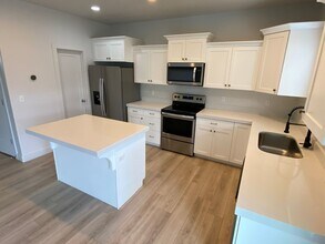 286 N 460 E St in Vineyard, UT - Building Photo - Building Photo