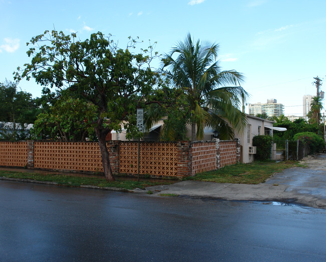 11 SE 12th Ave in Fort Lauderdale, FL - Building Photo - Building Photo