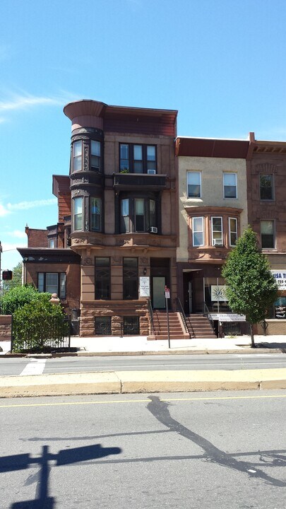 2342 S Broad St in Philadelphia, PA - Foto de edificio
