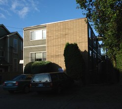 2821 14th Ave W in Seattle, WA - Foto de edificio - Building Photo