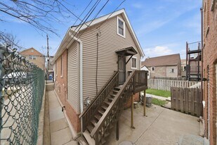 2125 W 18th Pl in Chicago, IL - Building Photo