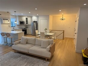 404 Vista on the Lake in Carmel, NY - Building Photo - Building Photo