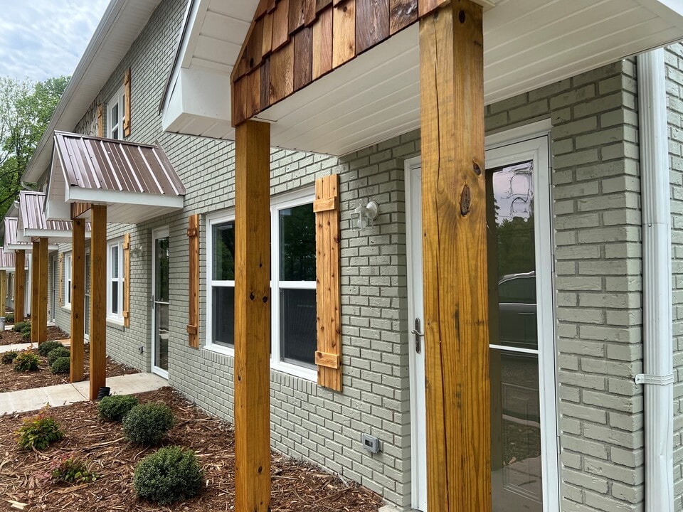 The Condominiums at Cedarwood in Morganton, NC - Building Photo