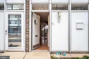 302 N St SW in Washington, DC - Building Photo