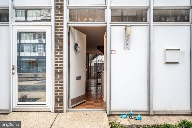 property at 302 N St SW