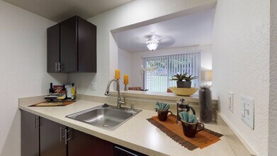 North Creek Apartments in Everett, WA - Building Photo - Building Photo