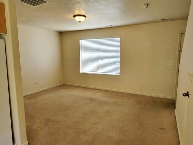 2037 E Lee Way Cir in Salt Lake City, UT - Building Photo - Building Photo