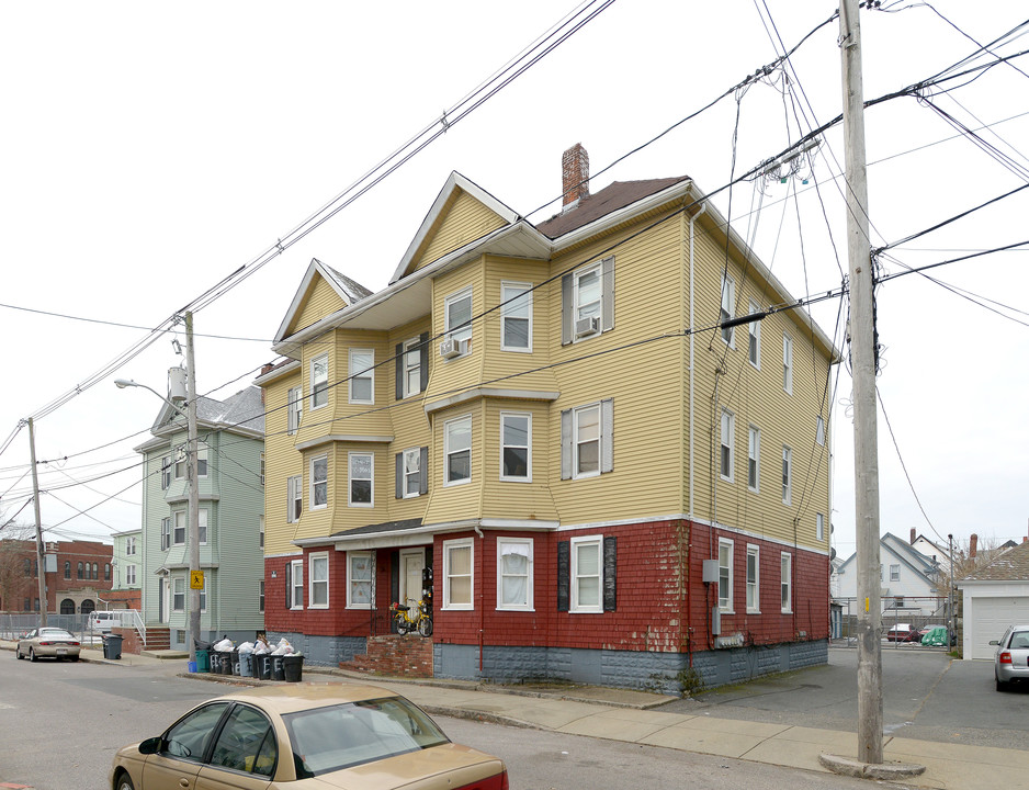 73-75 Crapo St in New Bedford, MA - Building Photo