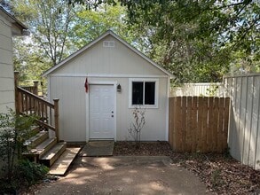1101 Monroe St in Clinton, MS - Foto de edificio - Building Photo