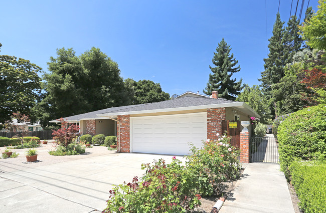 186 E Middlefield Rd in Mountain View, CA - Building Photo - Building Photo