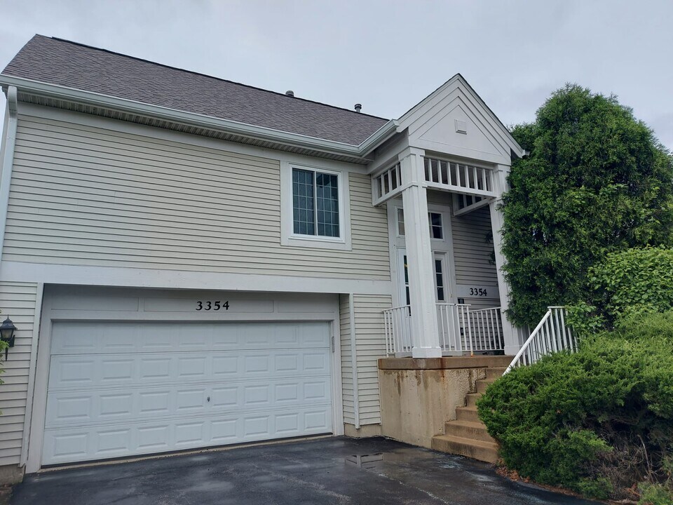 3354 Ravinia Cir in Aurora, IL - Foto de edificio