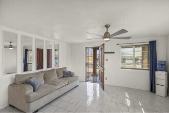 1521 55th St NW in Albuquerque, NM - Foto de edificio - Building Photo