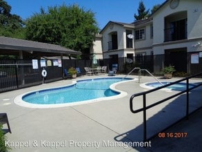 2001 Eastwood Dr-Unit -#58 in Vacaville, CA - Building Photo - Building Photo