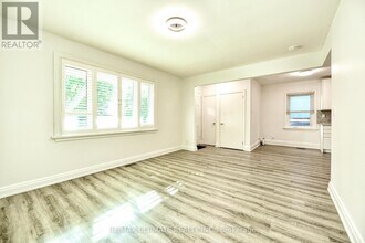 39 Westhead Rd in Toronto, ON - Building Photo - Building Photo