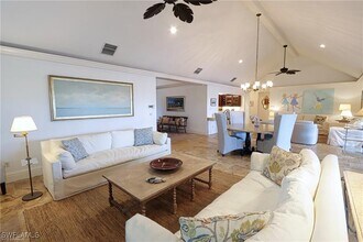 2201 Beacon Ln in Naples, FL - Building Photo - Building Photo