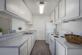 Rivercourt Apartments in Sacramento, CA - Foto de edificio - Interior Photo