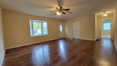 907 Oakcrest Dr in Champaign, IL - Building Photo - Building Photo