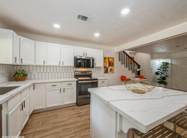 1320 E Red Cedar Cir in Spring, TX - Building Photo - Building Photo