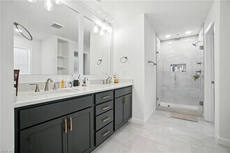 1349 Narrow Wy in Virginia Beach, VA - Building Photo - Building Photo