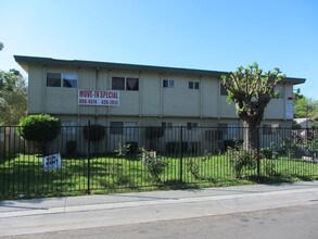 Fruitridge Glen Apartments in Sacramento, CA - Building Photo - Building Photo