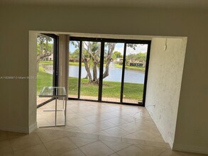 9293 Vista Del Lago in Boca Raton, FL - Foto de edificio - Building Photo