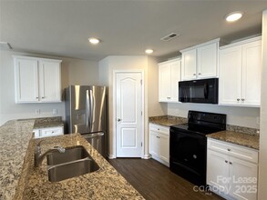 4022 Rosfield Dr in Charlotte, NC - Building Photo - Building Photo
