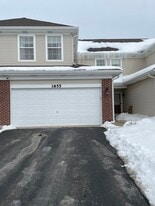 1855 Golden Gate Ln in Naperville, IL - Building Photo