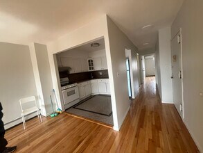 134-30 57th Rd in Queens, NY - Foto de edificio - Building Photo