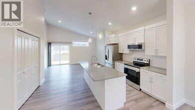 13401-13105 105 St in Grande Prairie, AB - Building Photo - Building Photo