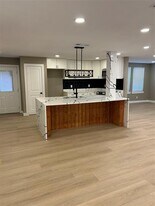 10711 Cromwell Dr in Dallas, TX - Building Photo