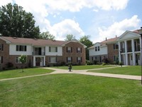 Hickory & Penngrove Village in Hermitage, PA - Foto de edificio - Building Photo