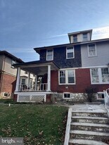 1136 Stirling St in Coatesville, PA - Building Photo