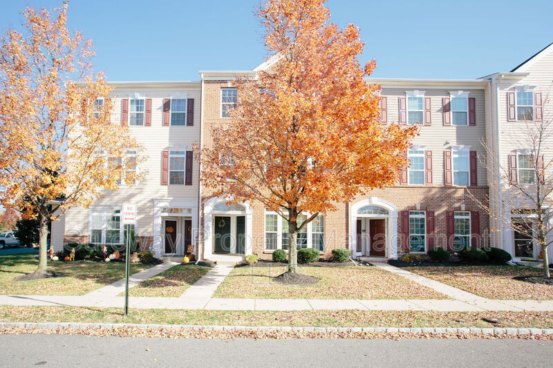 208 Alex Way in Cinnaminson, NJ - Building Photo