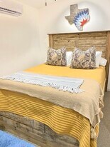 6322 Brooklawn Dr, Unit McKenzie Suite in Houston, TX - Building Photo