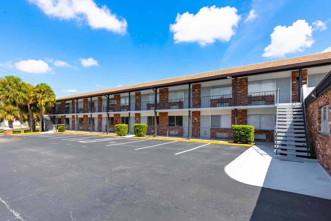 Cocoa Village Flats in Cocoa, FL - Foto de edificio