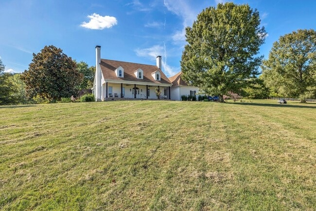 7605 Nolensville Rd in Nolensville, TN - Foto de edificio - Building Photo