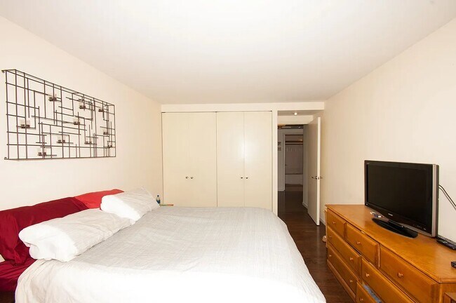 property at 275 Greenwich St