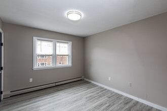 Coachlight Village in East Hartford, CT - Building Photo - Interior Photo