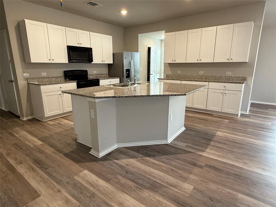 6021 Berriweather Dr in Austin, TX - Building Photo