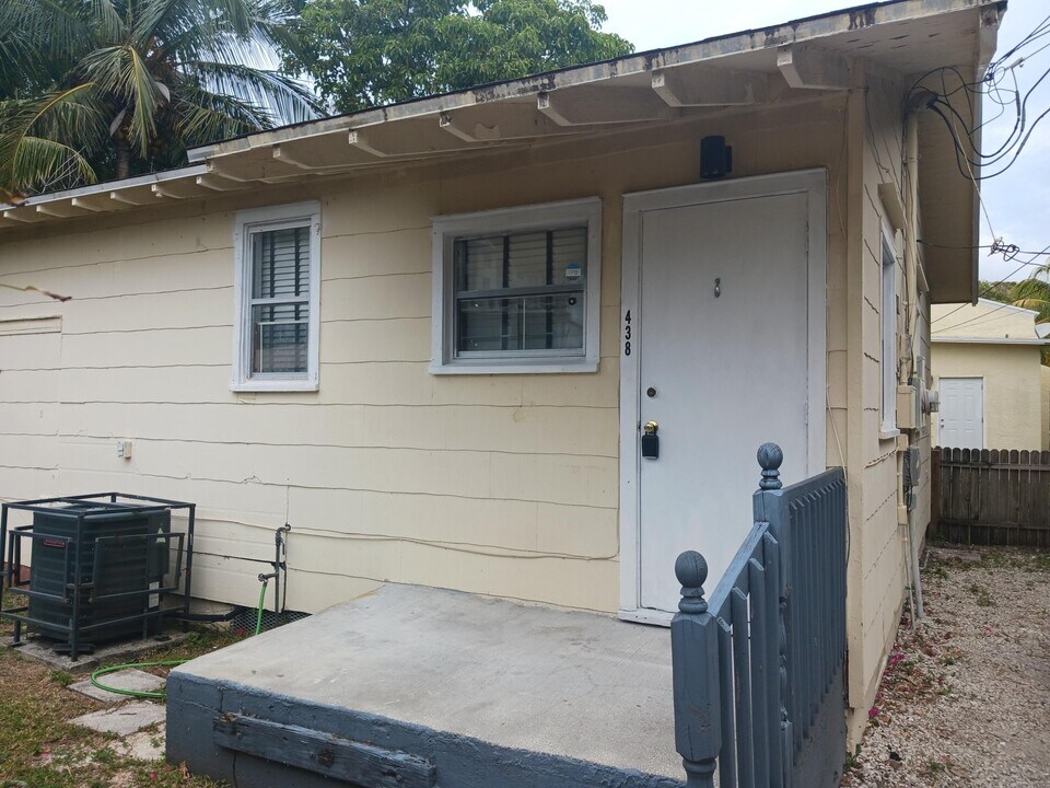 440 26th St in West Palm Beach, FL - Building Photo