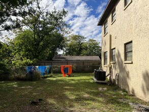 1209 E Seneca Ave, Unit B in Tampa, FL - Building Photo - Building Photo