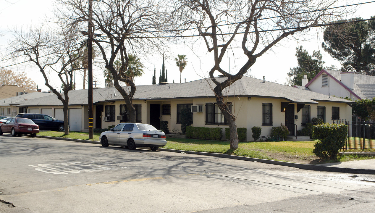 107 E 16th St in San Bernardino, CA - Building Photo