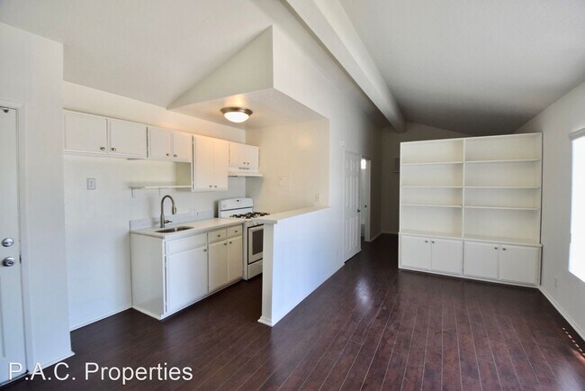 5754 Colfax Ave in Los Angeles, CA - Building Photo - Building Photo