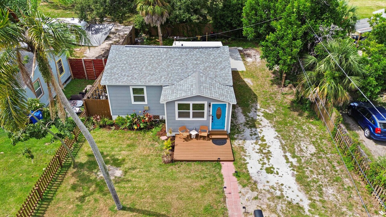 1815-1812 12th St S in St. Petersburg, FL - Building Photo