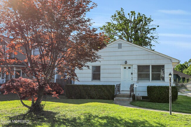 property at 157 Rumson Rd