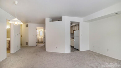 2235 S Huron Pkwy in Ann Arbor, MI - Building Photo - Building Photo