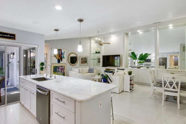 5701 Red Oak Ct in Palm Beach Gardens, FL - Building Photo - Building Photo