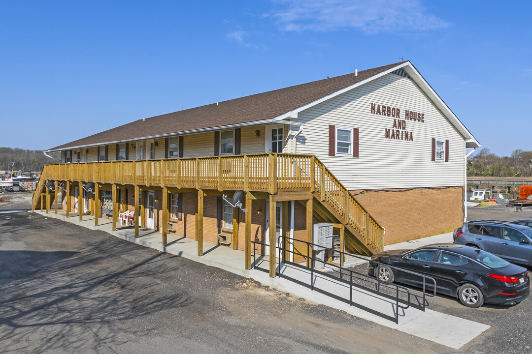 Harbor House Apartments in Chesapeake Beach, MD - Building Photo